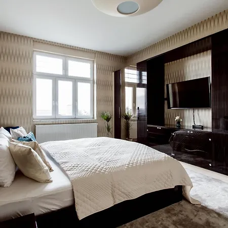Luxurious Danubeside Apartment For 6 Budapest Exterior photo
